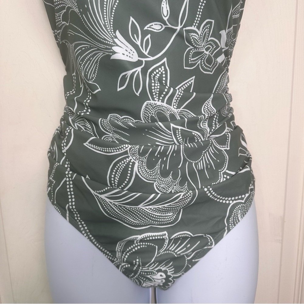 NWT‎ Cupshe 1 Piece Green/white Floral Shirred Cutout Size Medium Swimsuit - Picture 7 of 13